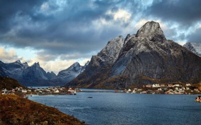 Entdecke die Fjorde: Eine Reise durch Norwegens atemberaubende Küstenlandschaft